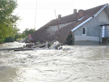 „Apele Române” accesează 63 de milioane de euro ca să informeze sinistraţii în cât timp rămân fără case